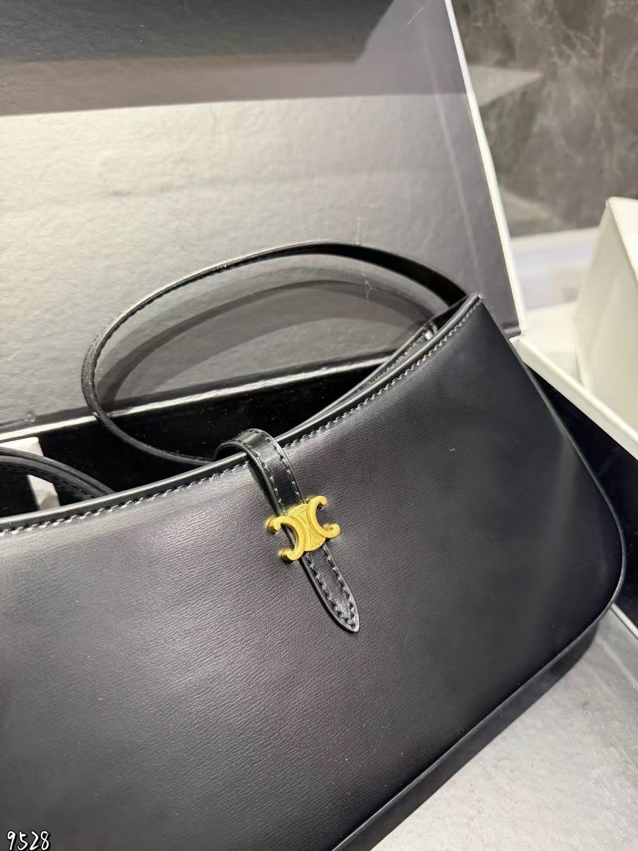 CEL1NE 凱旋門アンダーアームバッグ【50％割引+送料無料】