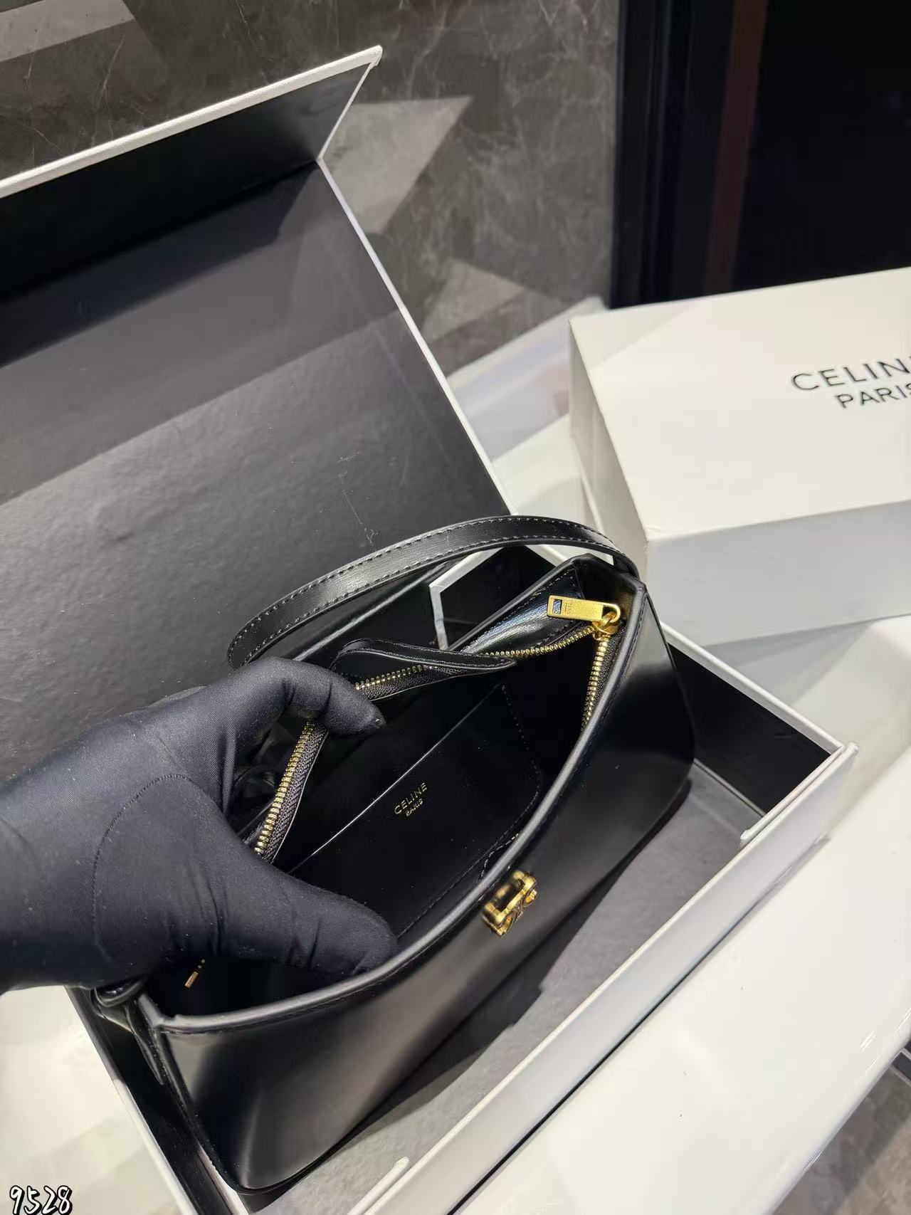 CEL1NE 凱旋門アンダーアームバッグ【50％割引+送料無料】