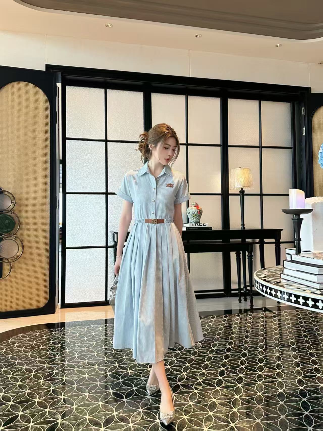 M1UM1U 高品質縦縞レタードレス【50％割引+送料無料】