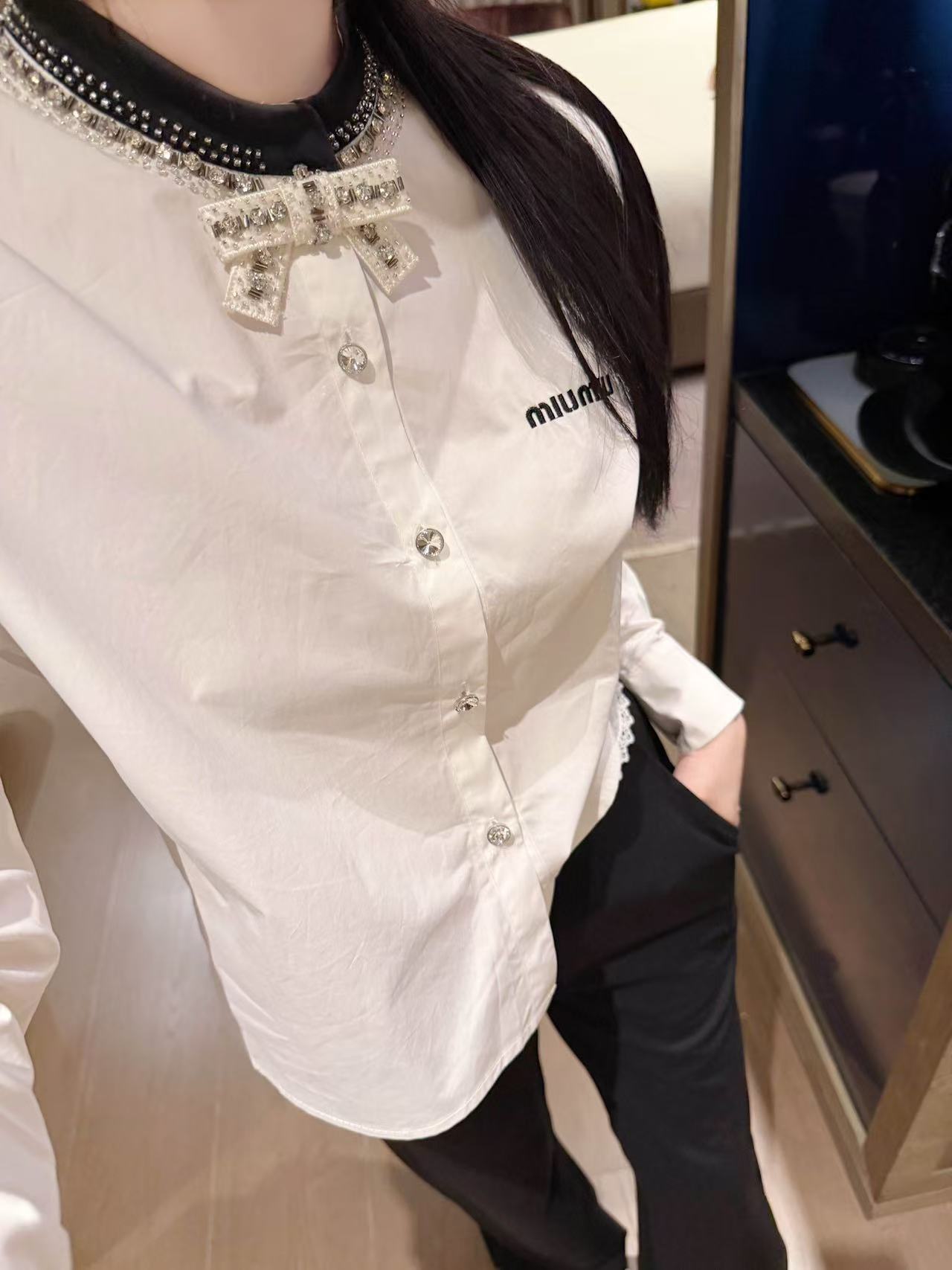 M1UM1U ボウタイ ラインストーン シャツ【50％割引+送料無料】