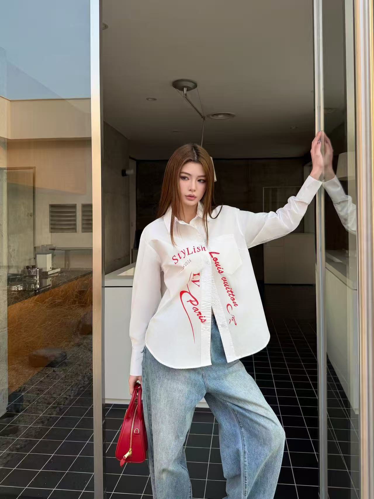 LVレッドレターシャツ【50％割引+送料無料】