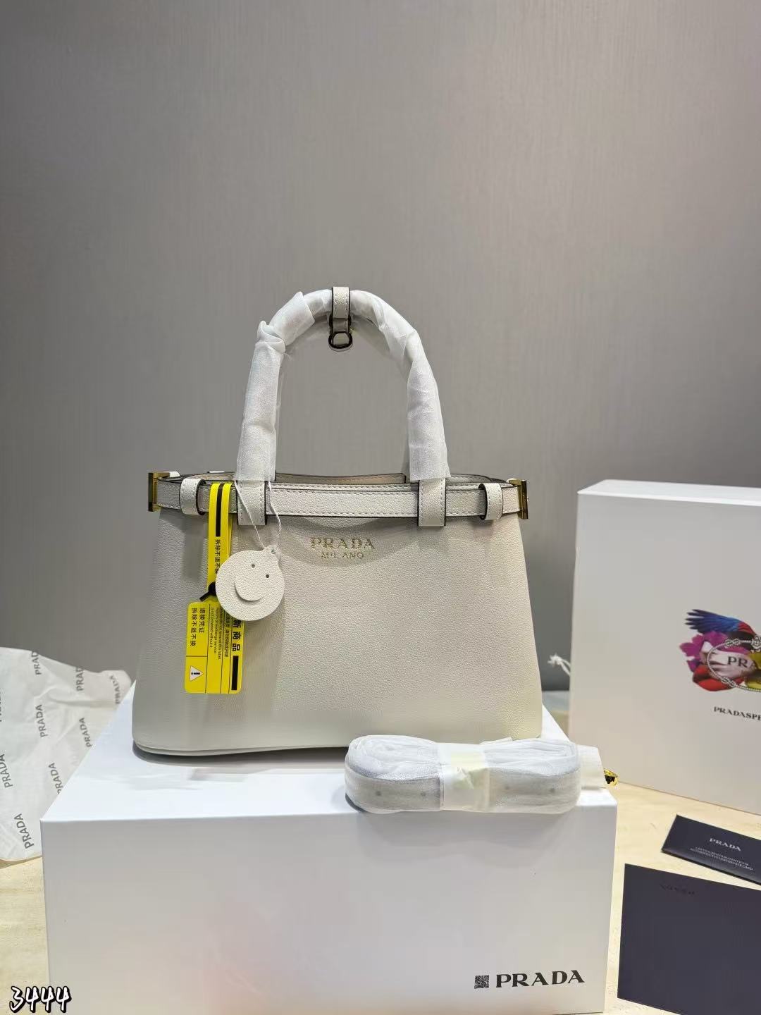 PR4DAA 牛革ハンドバッグ【50％割引+送料無料】