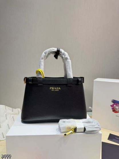 PR4DAA 牛革ハンドバッグ【50％割引+送料無料】