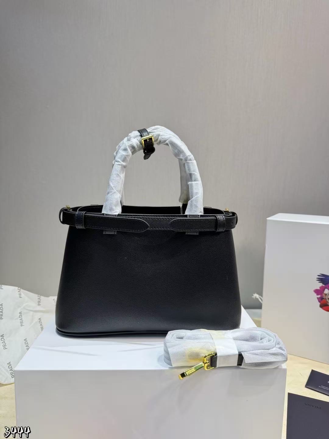 PR4DAA 牛革ハンドバッグ【50％割引+送料無料】