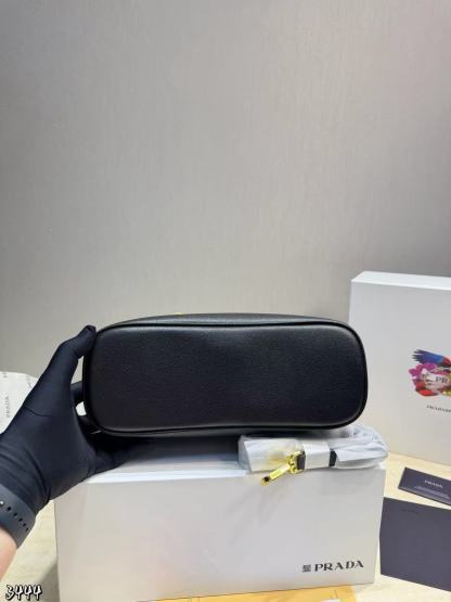 PR4DAA 牛革ハンドバッグ【50％割引+送料無料】