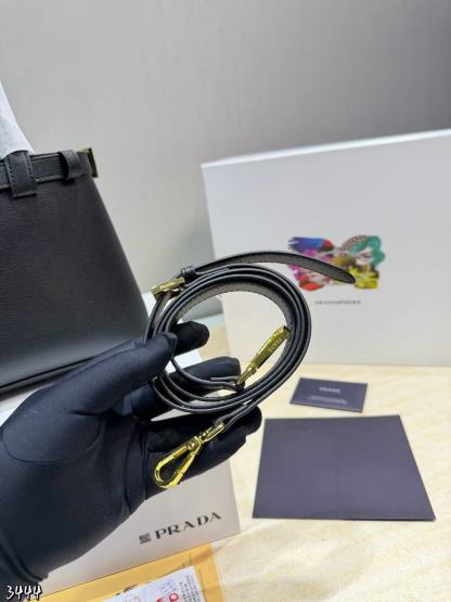 PR4DAA 牛革ハンドバッグ【50％割引+送料無料】