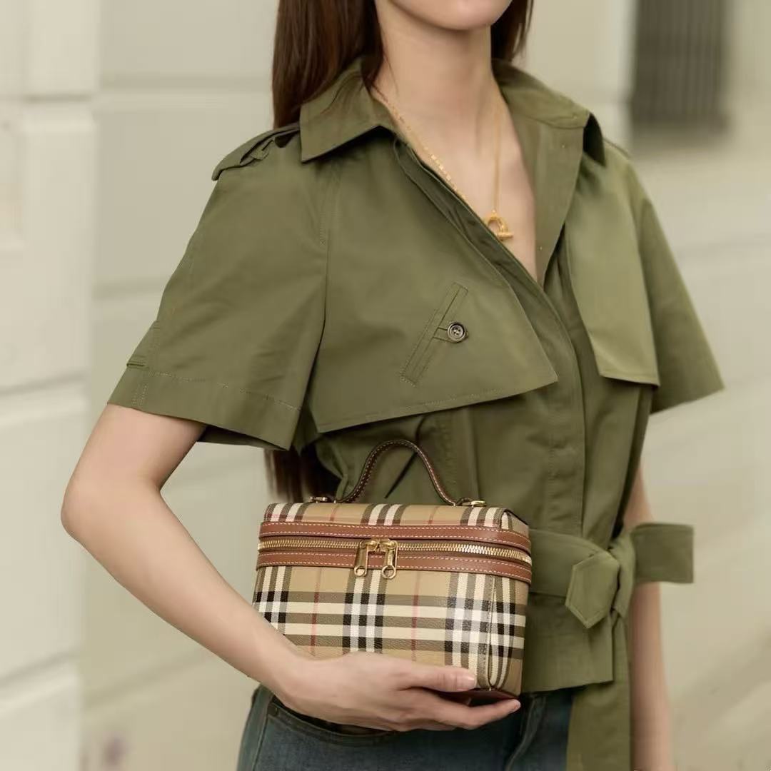 BUR8ERRYチェックハンドバッグ【50％割引+送料無料】