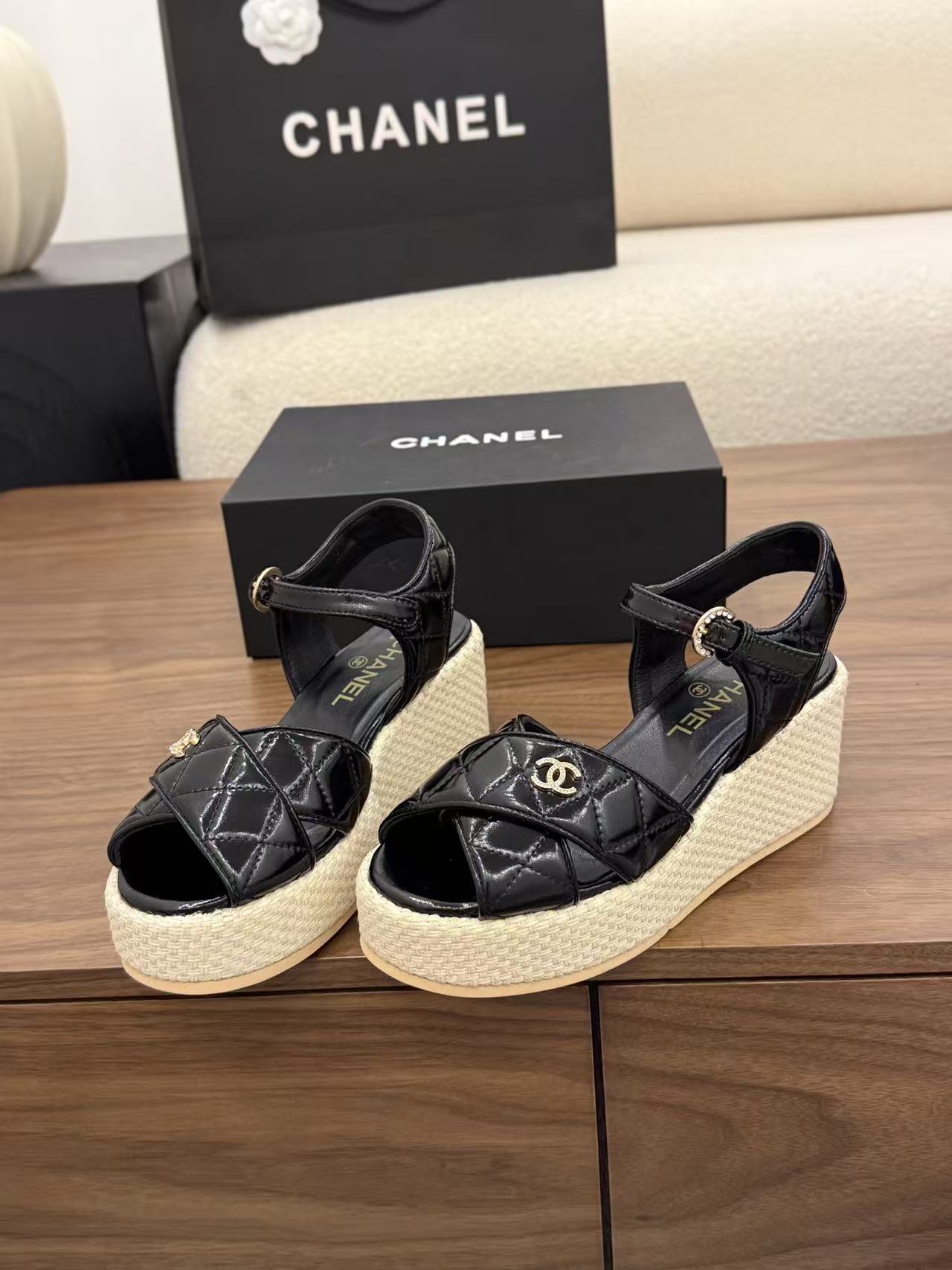 CHANE1 高品質ダブルCパテントレザー編み込みサンダル【50％割引+送料無料】