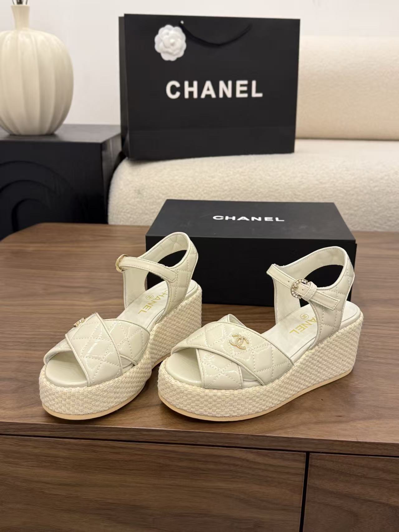 CHANE1 高品質ダブルCパテントレザー編み込みサンダル【50％割引+送料無料】