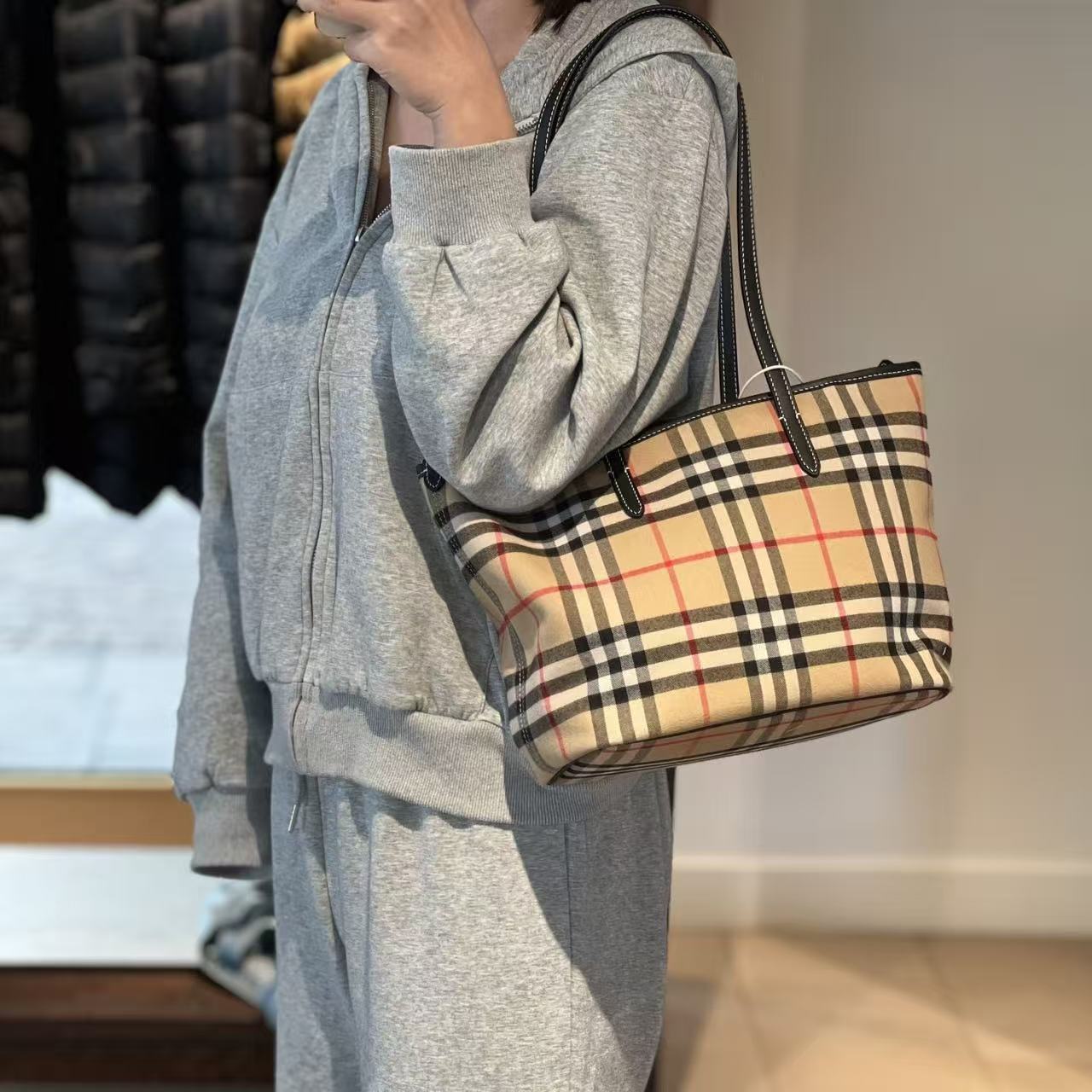 BUR8ERRYチェックトートバッグ【50％割引+送料無料】