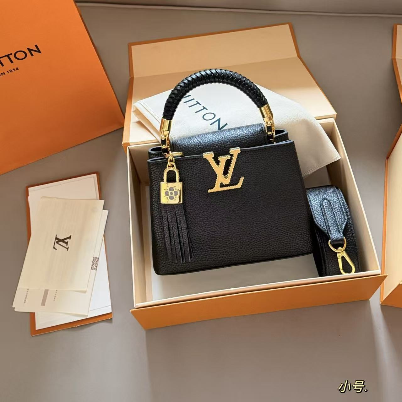 LV Capucinesハンドバッグ【50％割引+送料無料】