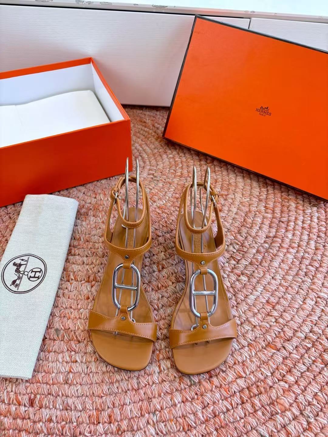 HERME5高品質kellyチャンキーヒールサンダル【50％割引+送料無料】