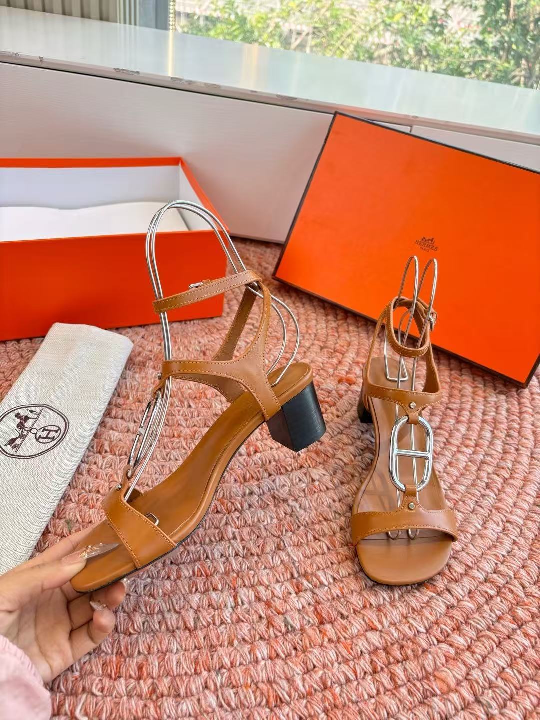 HERME5高品質kellyチャンキーヒールサンダル【50％割引+送料無料】