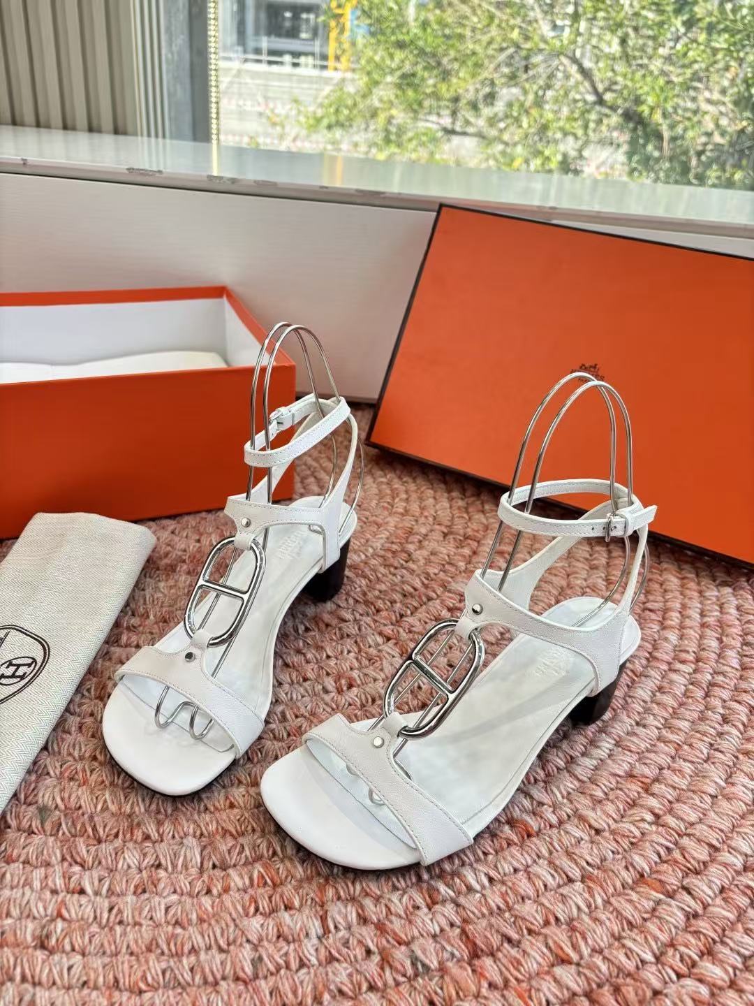 HERME5高品質kellyチャンキーヒールサンダル【50％割引+送料無料】