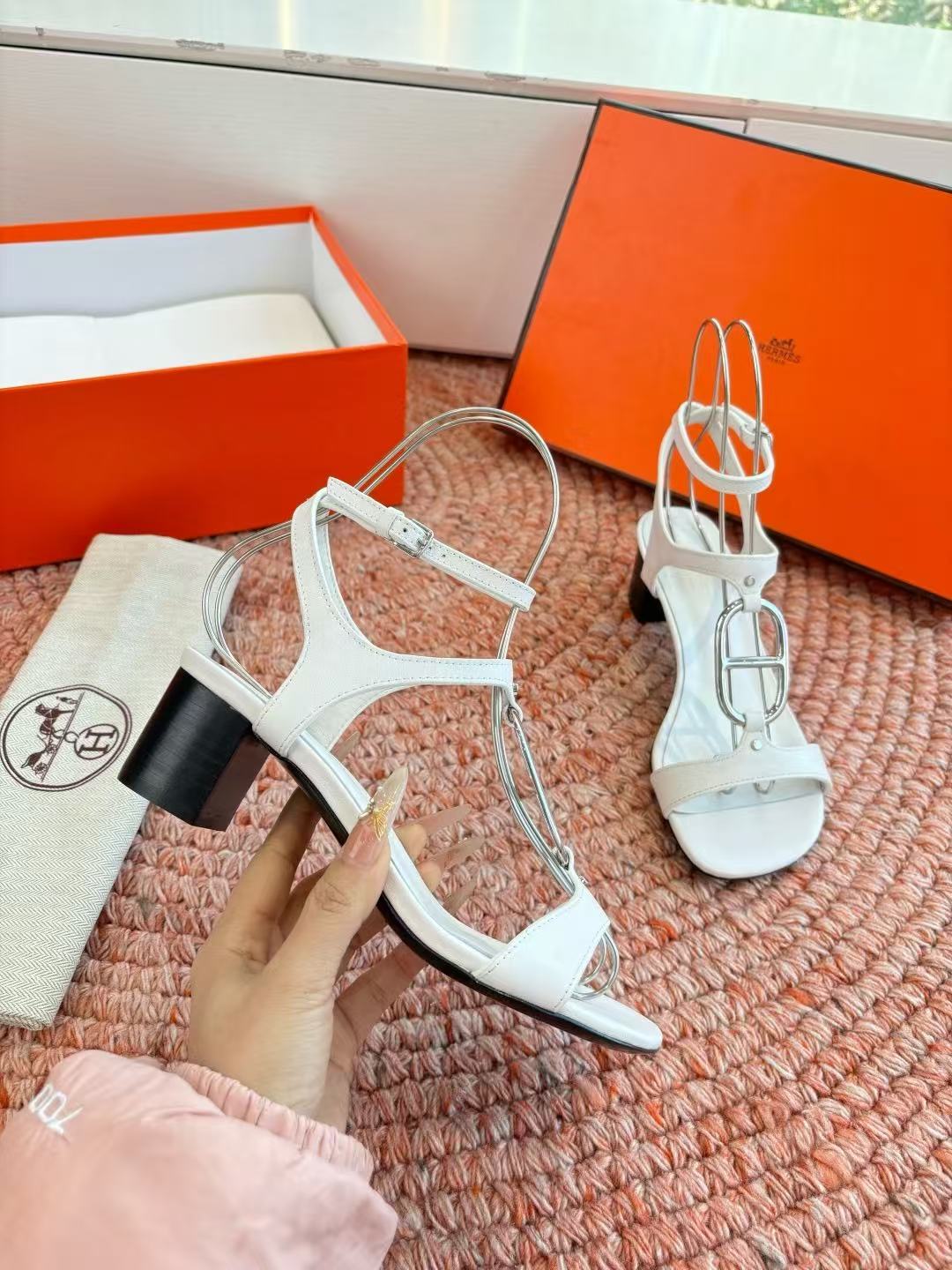 HERME5高品質kellyチャンキーヒールサンダル【50％割引+送料無料】