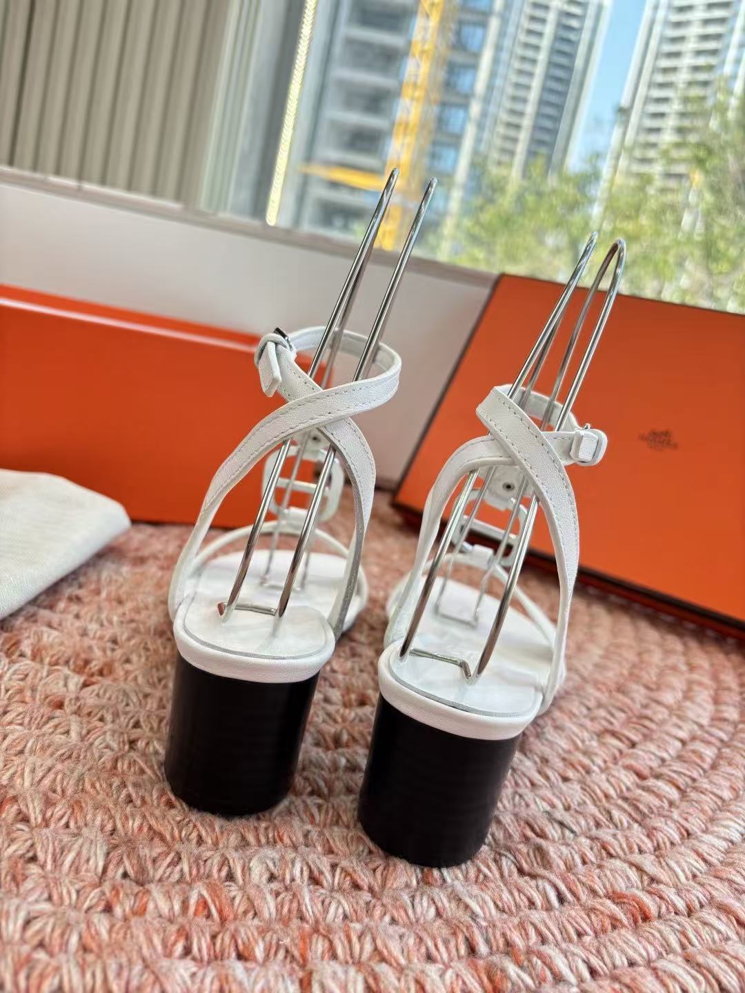 HERME5高品質kellyチャンキーヒールサンダル【50％割引+送料無料】