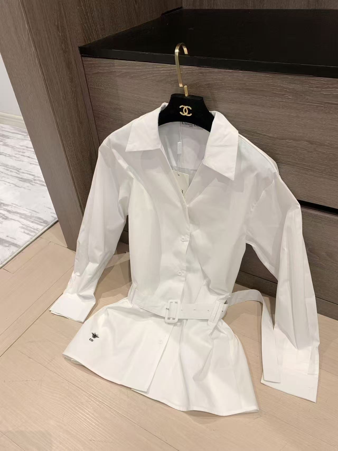 DIORのタイフロントVネックシャツ【50％割引+送料無料】