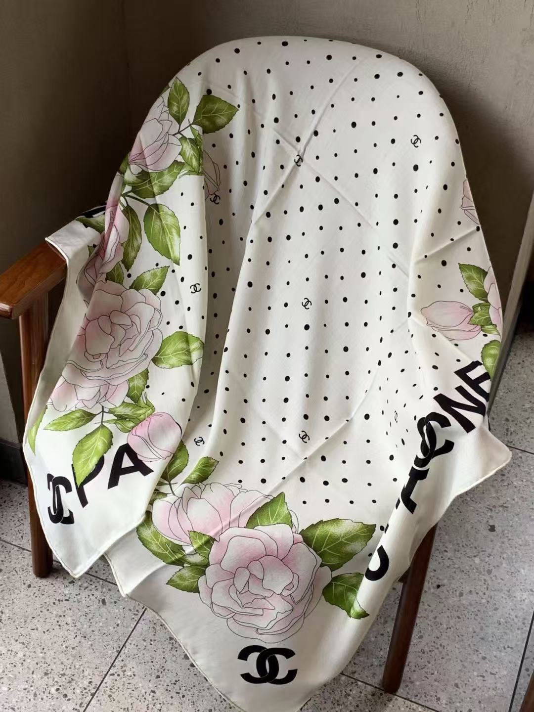 CHANE1 高品質プリントシルクスカーフ【50％割引+送料無料】