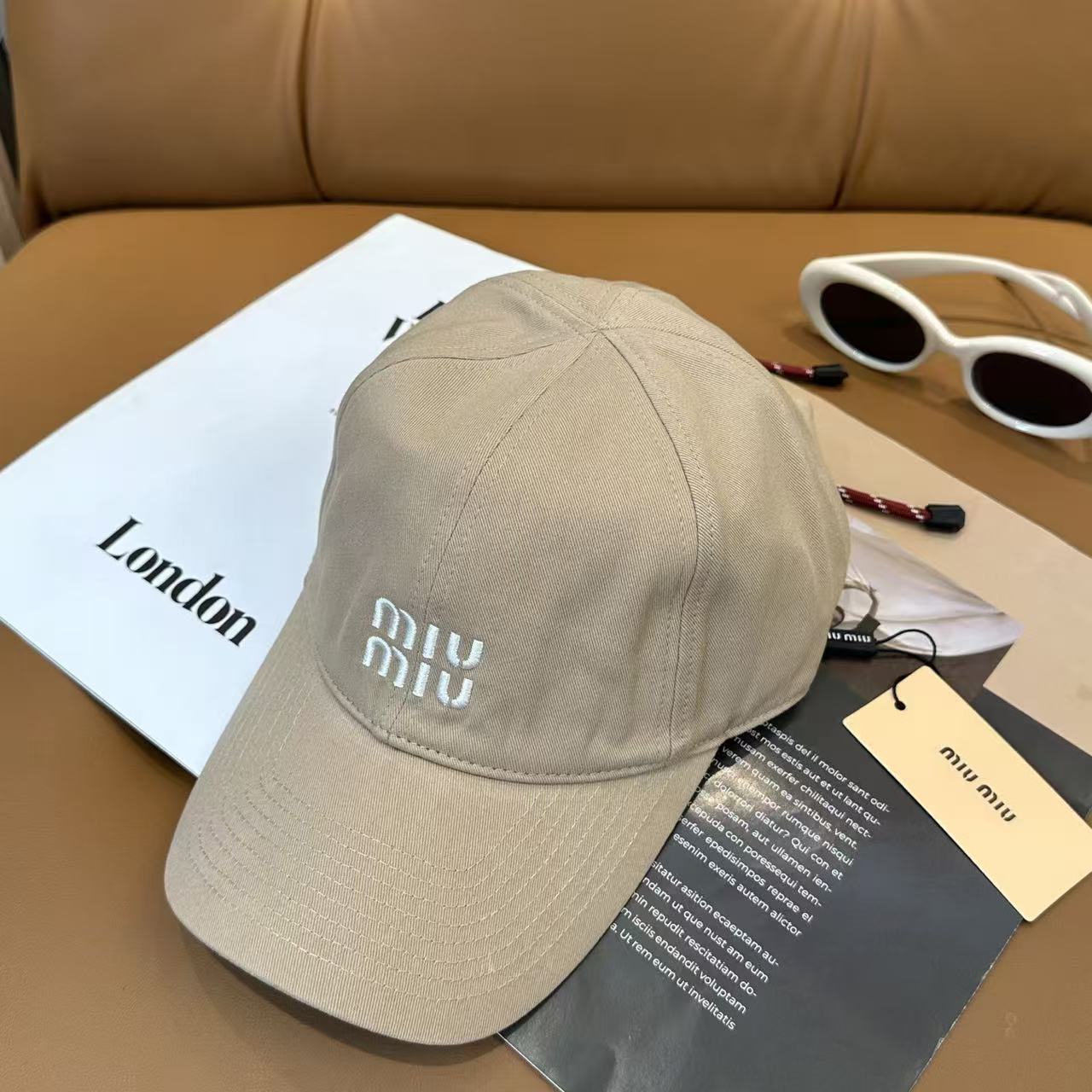 M1UM1U 刺繍レターTシャツ【50％割引+送料無料】