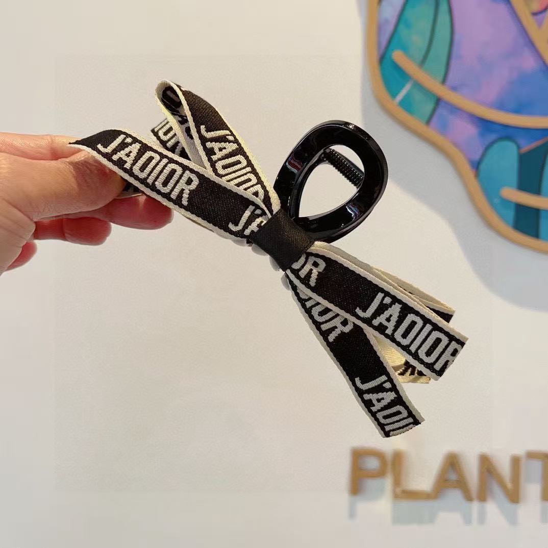 DIORレターヘアクリップ【50％割引+送料無料】