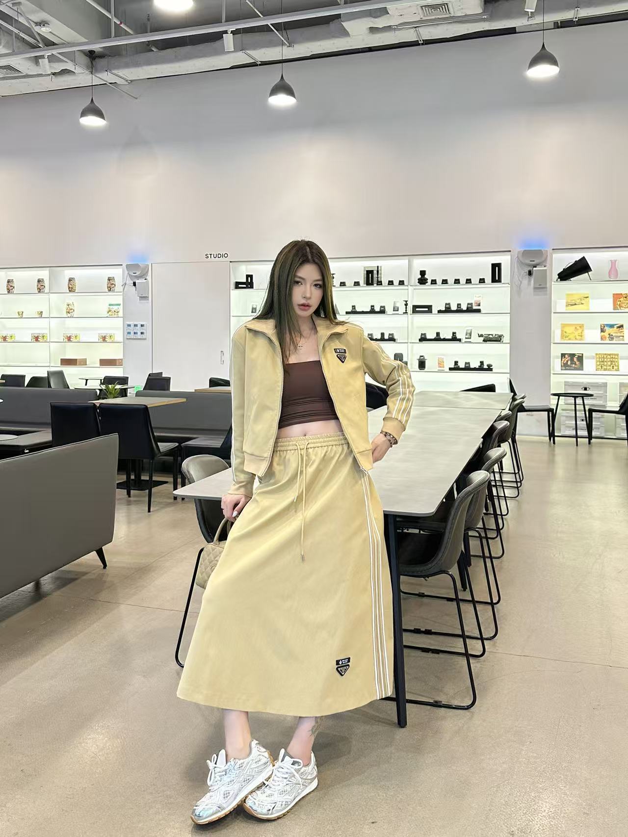 PR4DA トライアングルロゴ ジッパージャケット+スカート ツーピースセット【50％割引+送料無料】