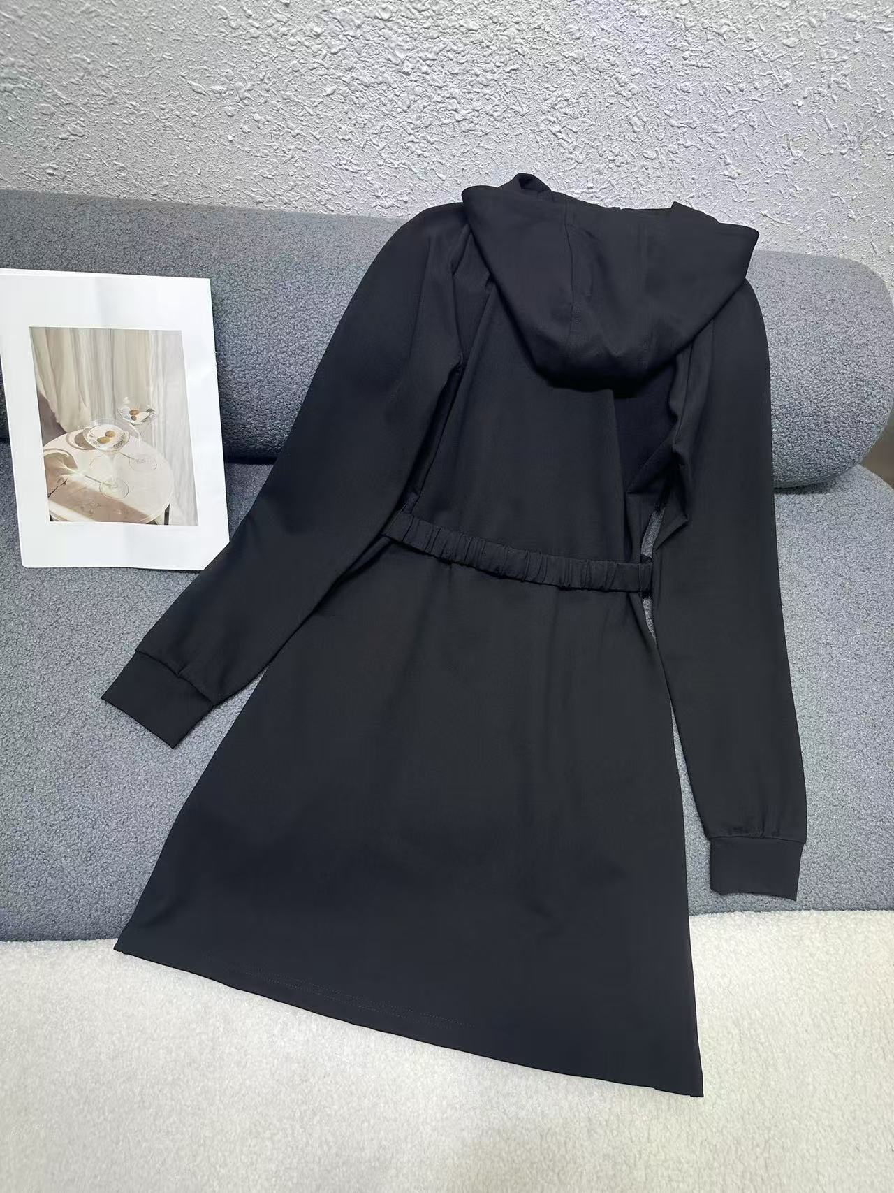 PR4DA 高品質トライアングルロゴフード付きドレス【50％割引+送料無料】