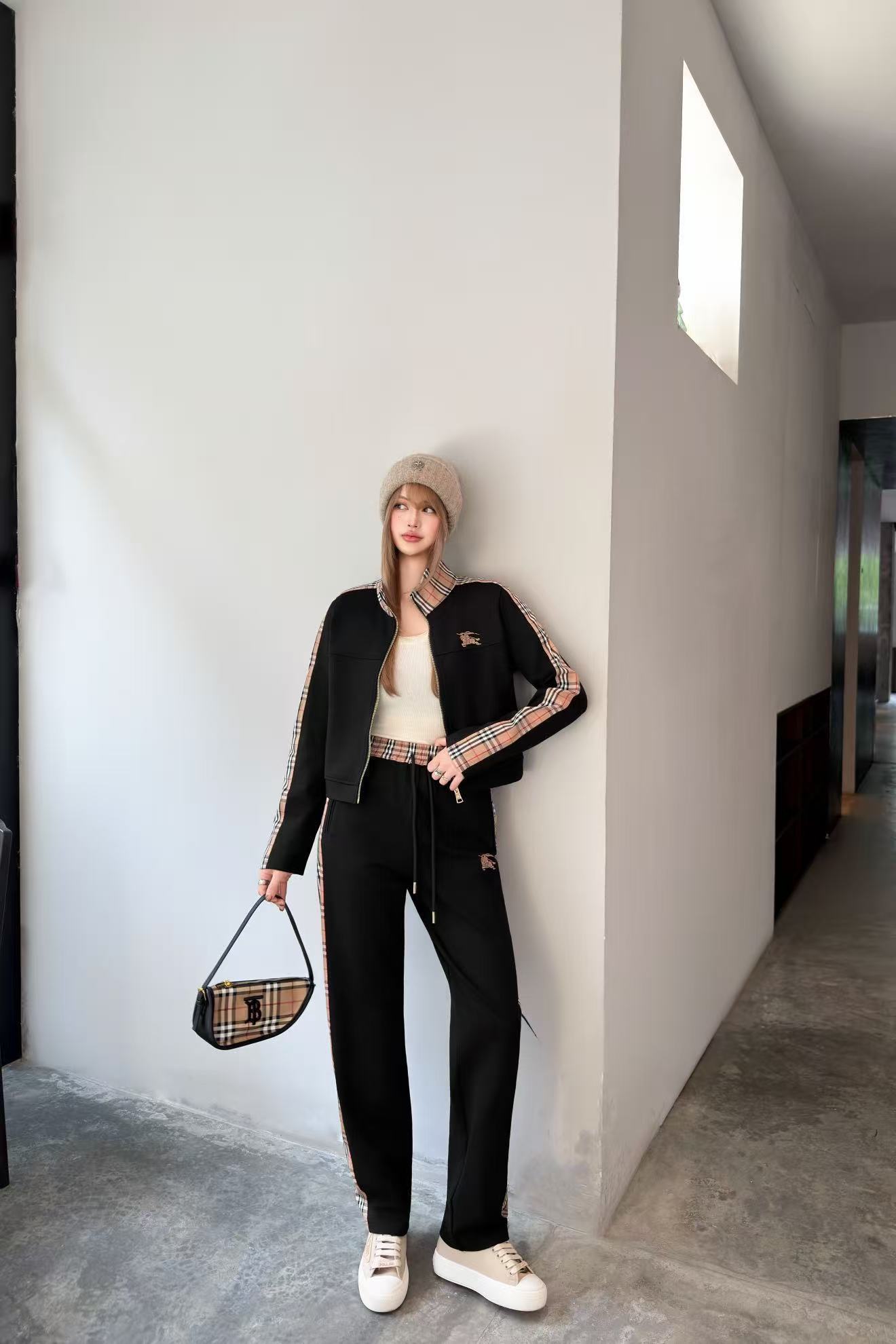 BUR8ERRY 高品質スタンドカラージャケット+パンツ ツーピースセット【50％割引+送料無料】