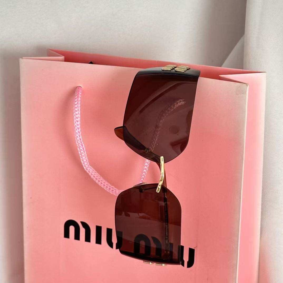 M1UM1U 高品質サングラス【50％割引+送料無料】