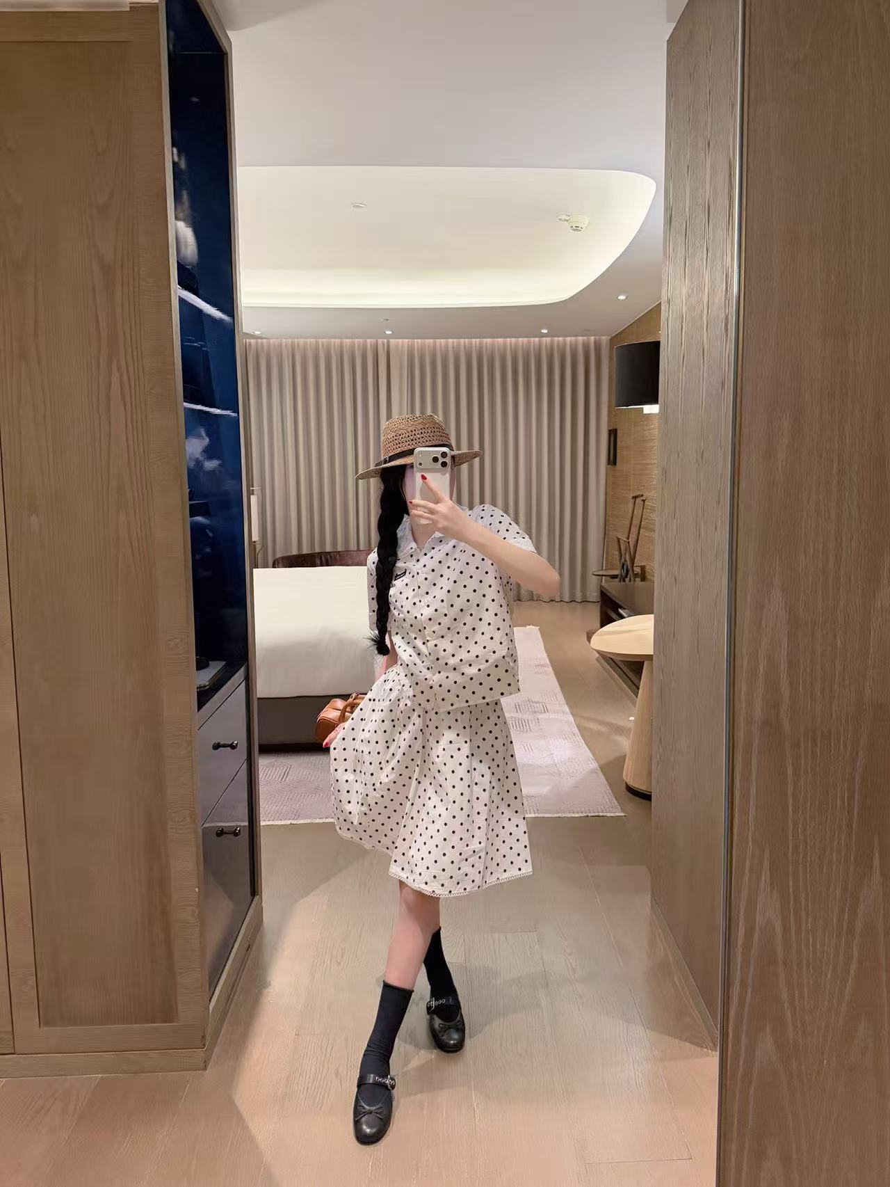 M1UM1U 水玉シャツ＋スカート ツーピースセット【50％割引+送料無料】