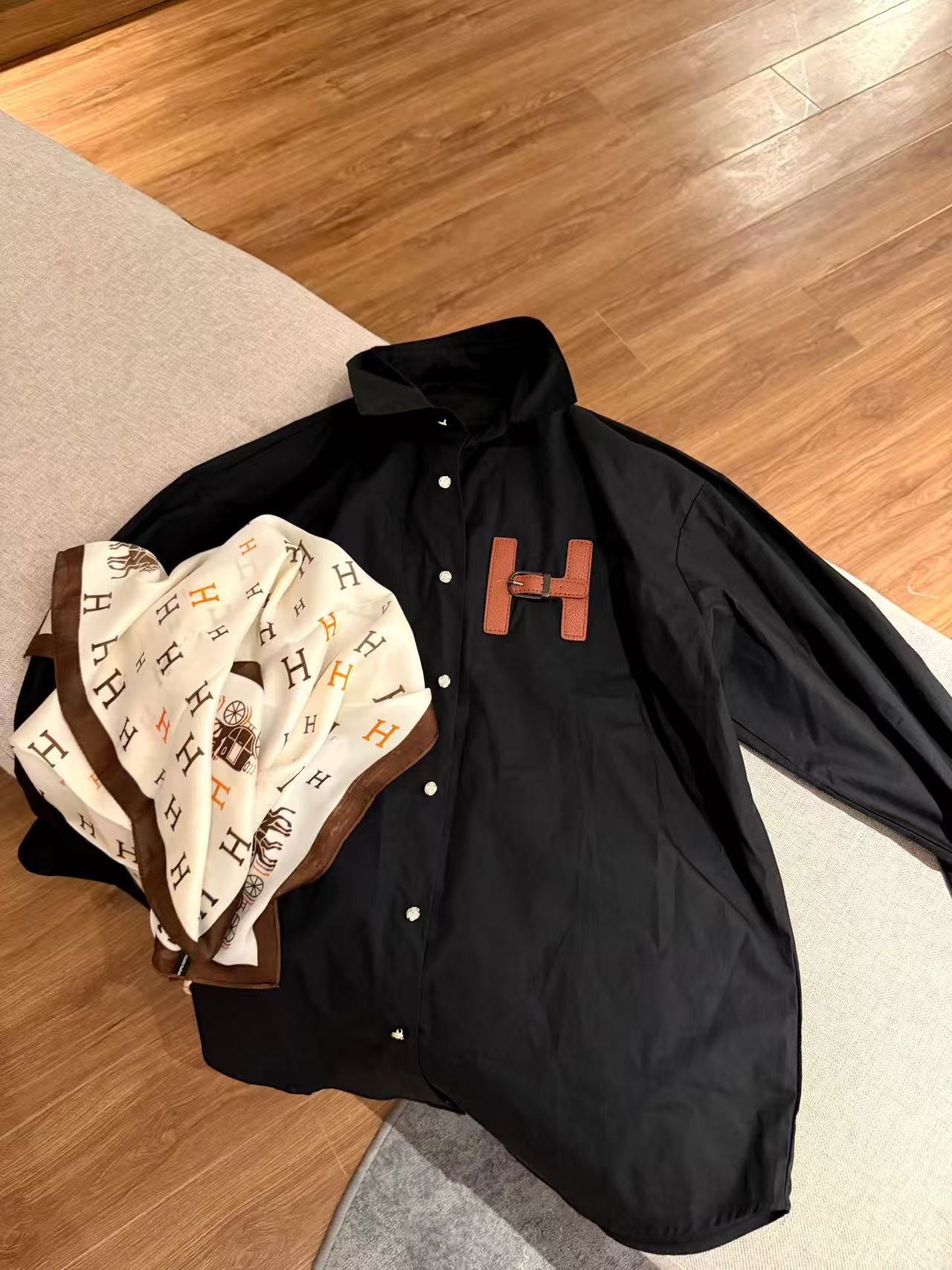 HERME5 スカーフ + シャツ【50％割引+送料無料】