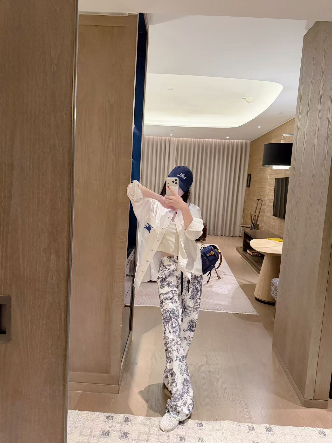 BUR8ERRY ウォーホース レターシャツ【50％割引+送料無料】