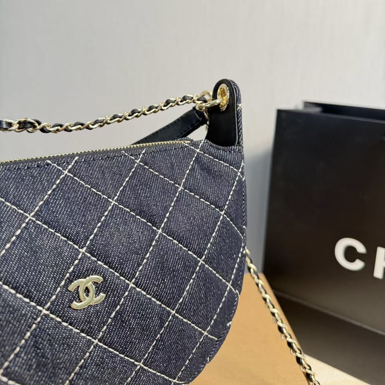 CHANE1 チェーンデニムハンドバッグ【50％割引+送料無料】