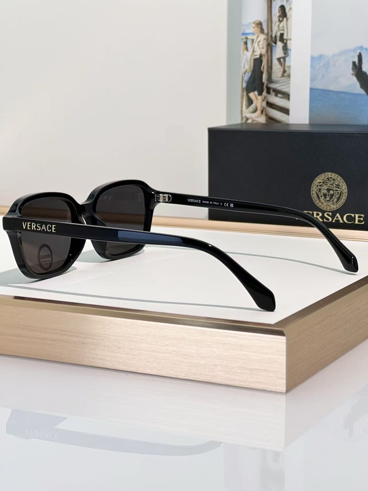 Versaceミニマリストサングラス【50％割引+送料無料】