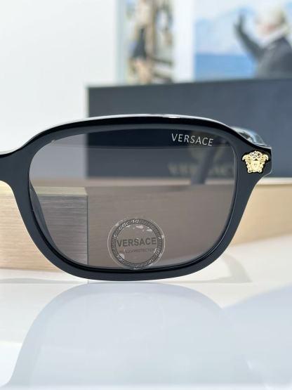 Versaceミニマリストサングラス【50％割引+送料無料】