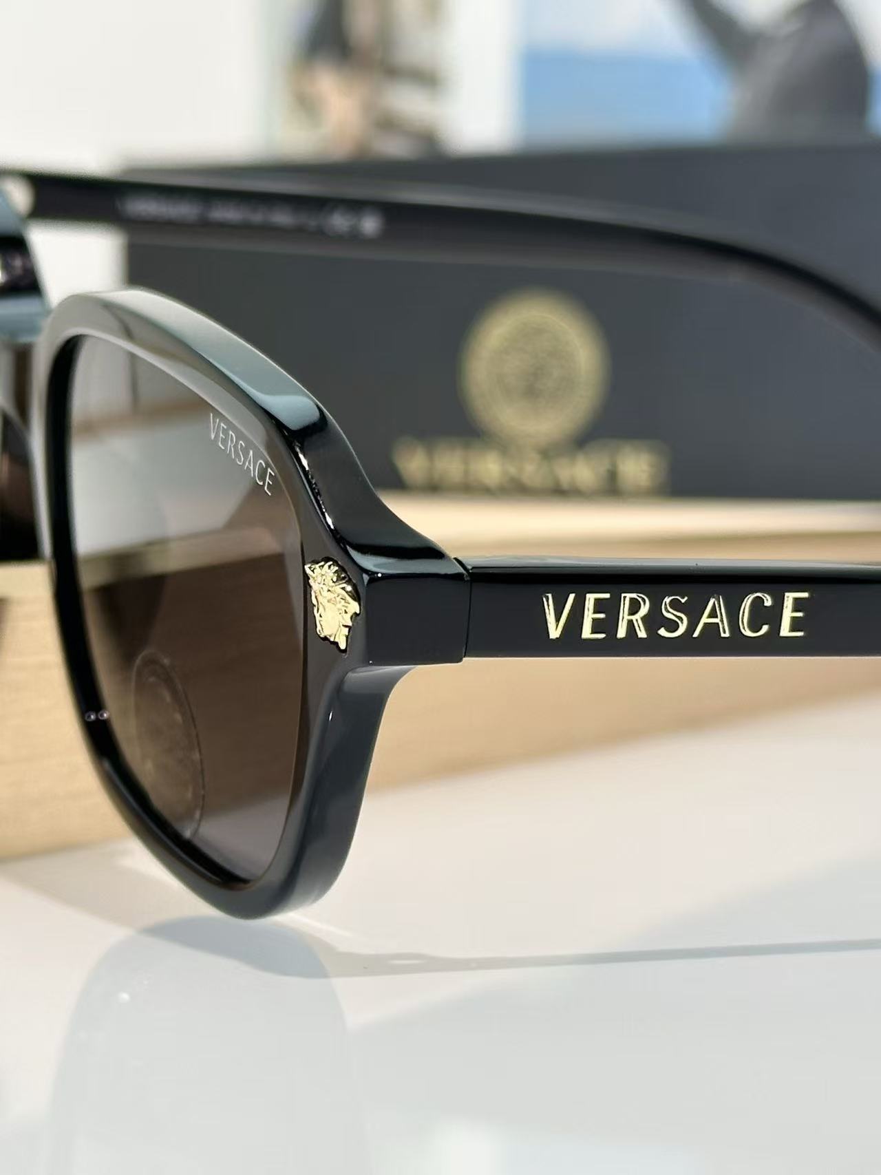 Versaceミニマリストサングラス【50％割引+送料無料】