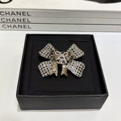 CHANE1 ボウ ダブルC ブローチ【50％割引+送料無料】