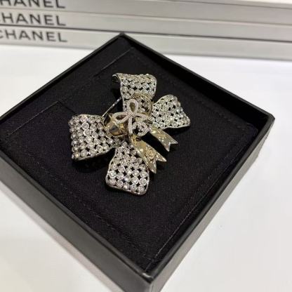 CHANE1 ボウ ダブルC ブローチ【50％割引+送料無料】