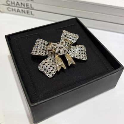 CHANE1 ボウ ダブルC ブローチ【50％割引+送料無料】