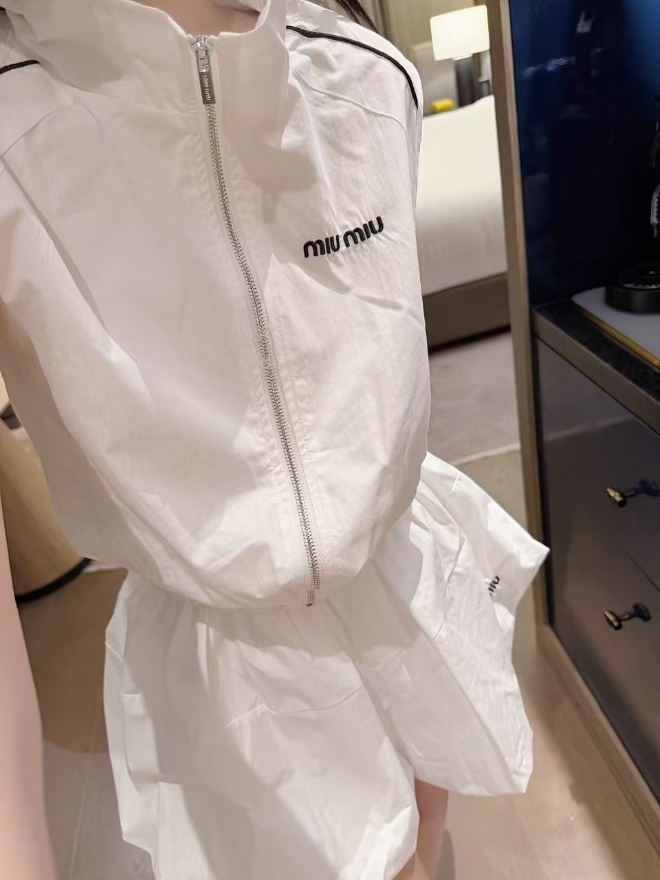 M1UM1U ジッパーベスト+スカート ツーピースセット【50％割引+送料無料】