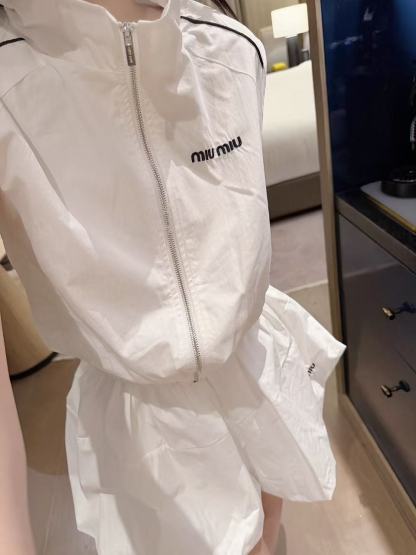 M1UM1U ジッパーベスト+スカート ツーピースセット【50％割引+送料無料】