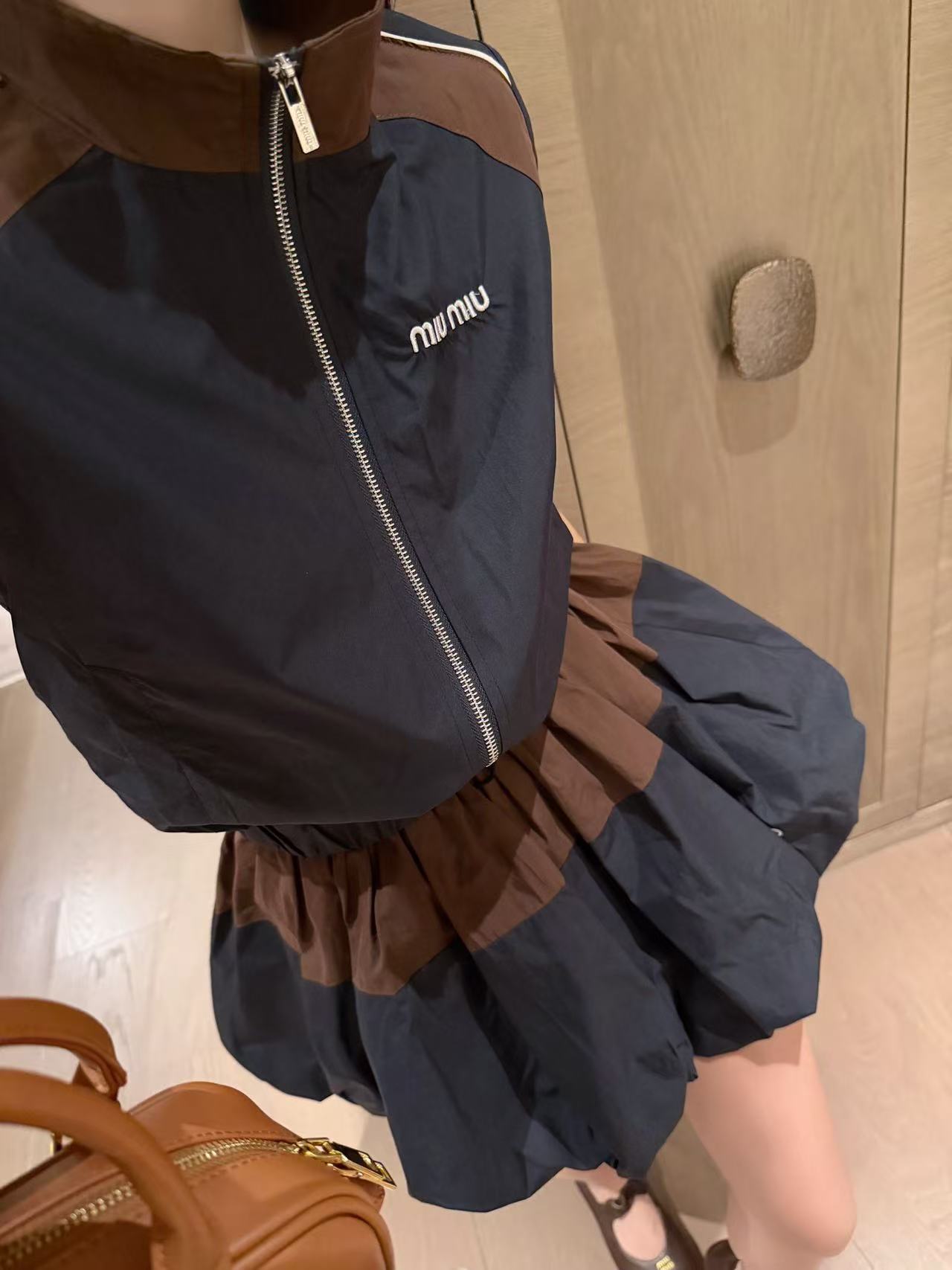 M1UM1U ジッパーベスト+スカート ツーピースセット【50％割引+送料無料】