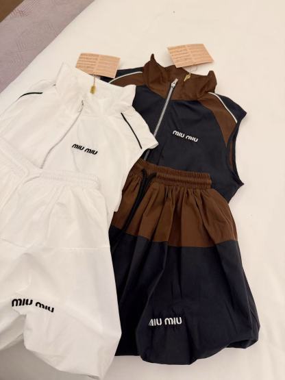 M1UM1U ジッパーベスト+スカート ツーピースセット【50％割引+送料無料】