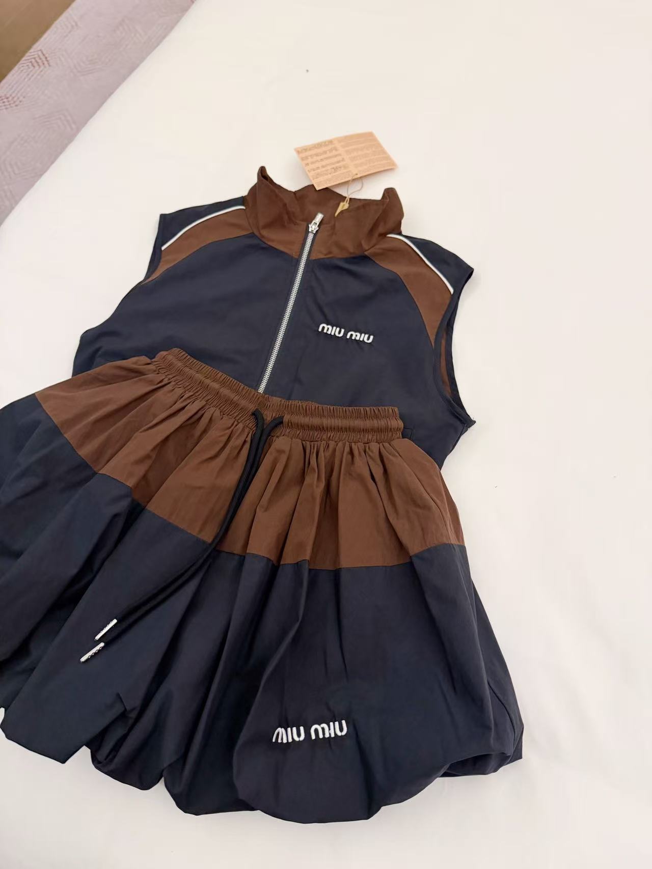 M1UM1U ジッパーベスト+スカート ツーピースセット【50％割引+送料無料】