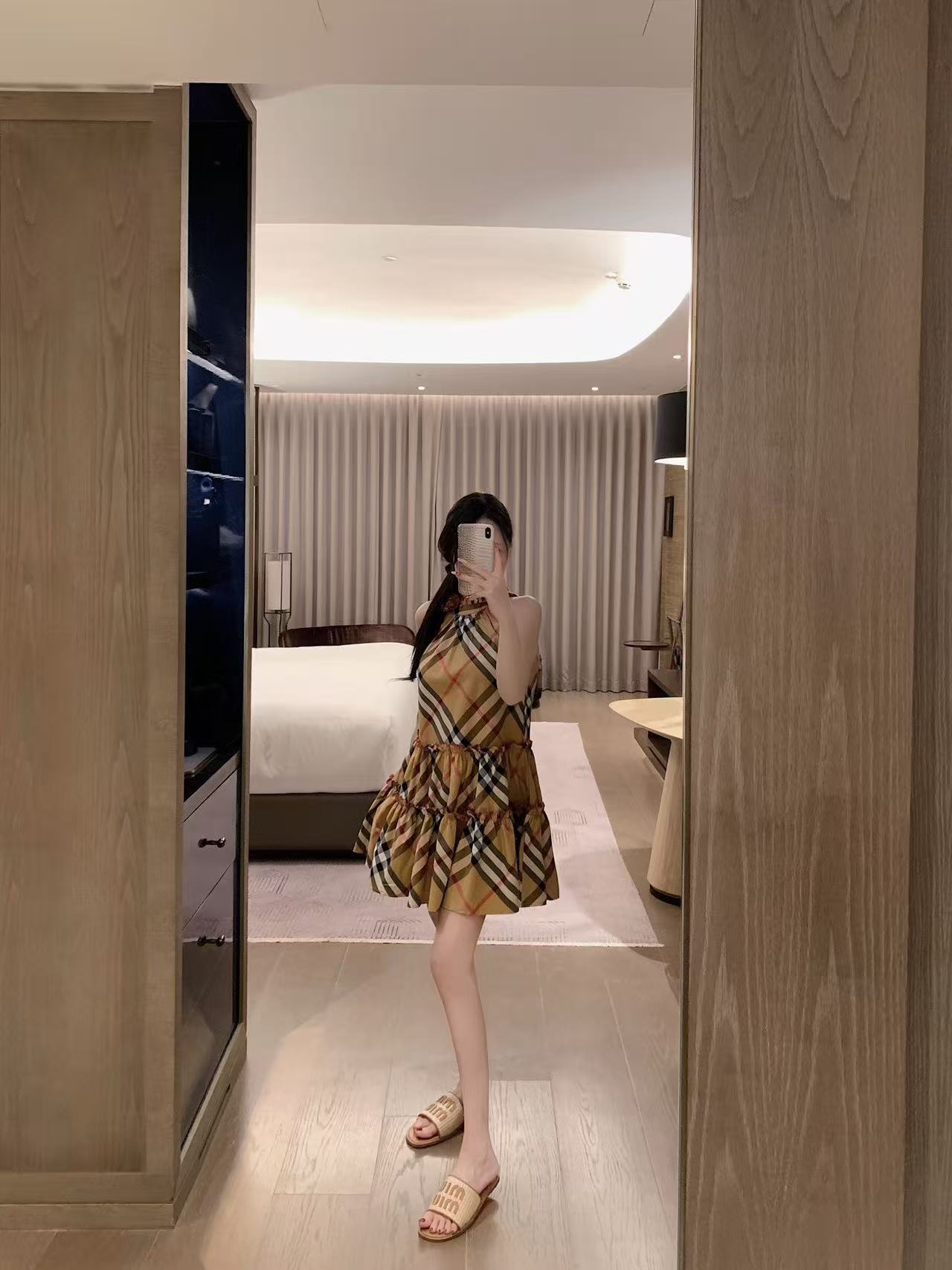 BUR8ERRY チェック柄ノースリーブドレス【50％割引+送料無料】