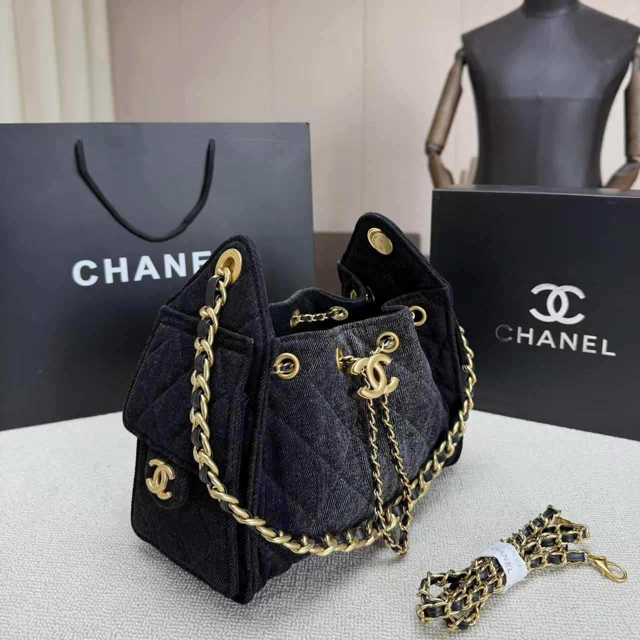 CHANE1 デニムチェーンショルダーバッグ【50％割引+送料無料】