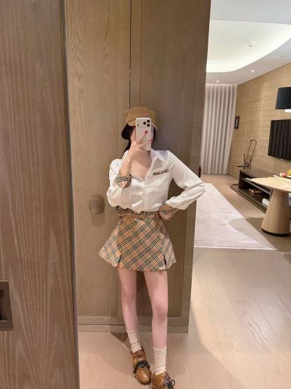 BUR8ERRYシャツとチェックスカートのツーピースセット【50％割引+送料無料】