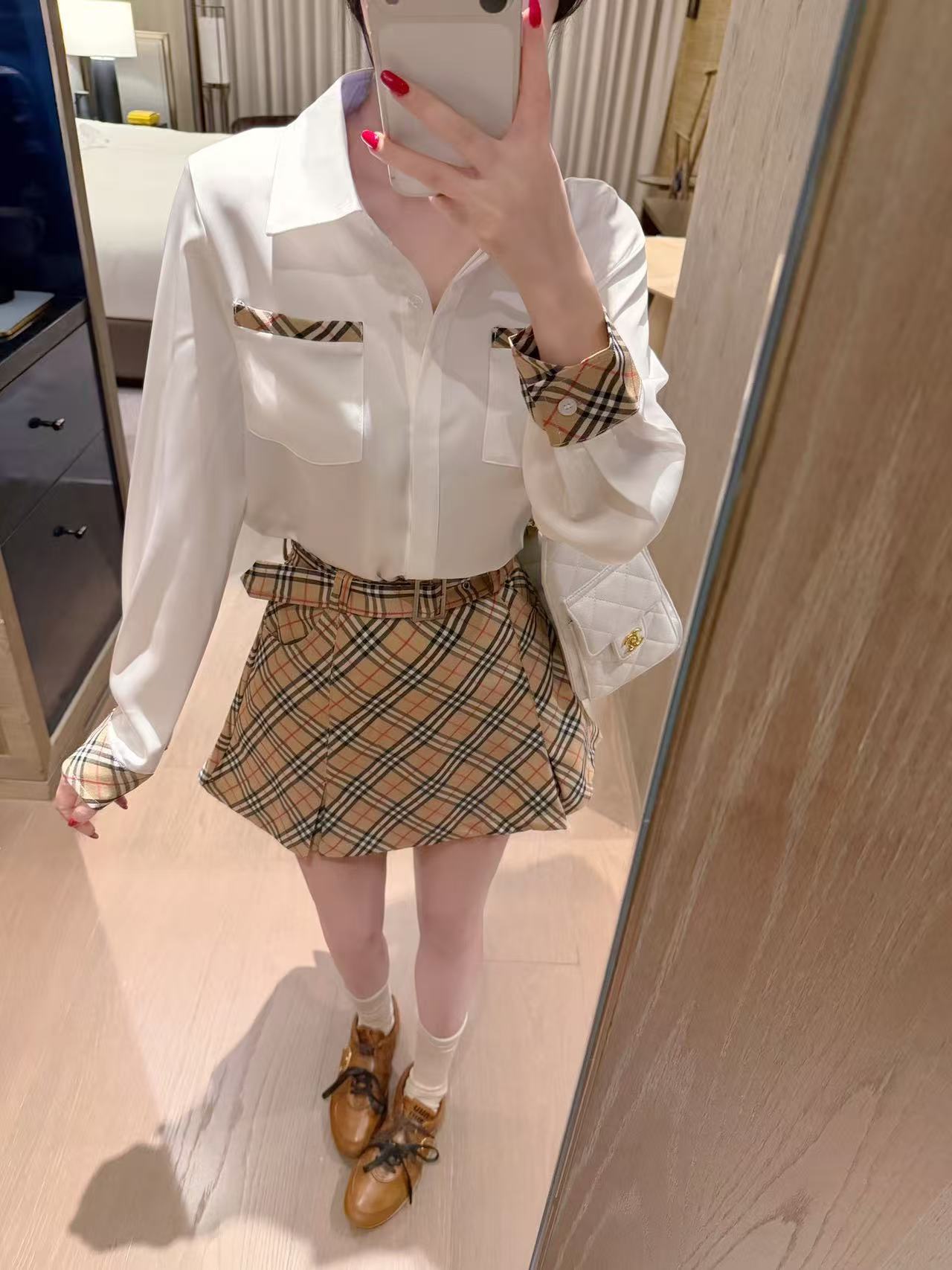 BUR8ERRYシャツとチェックスカートのツーピースセット【50％割引+送料無料】