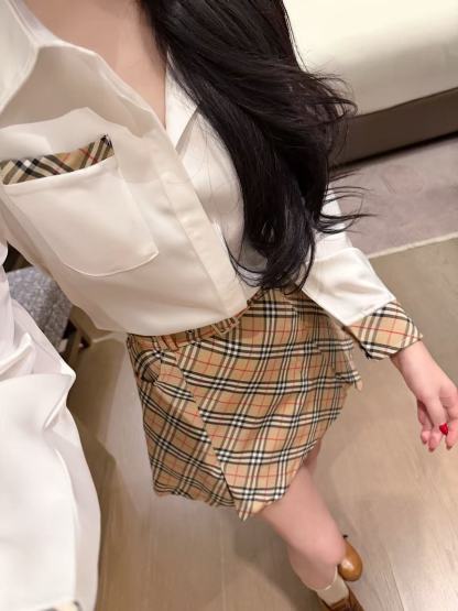BUR8ERRYシャツとチェックスカートのツーピースセット【50％割引+送料無料】