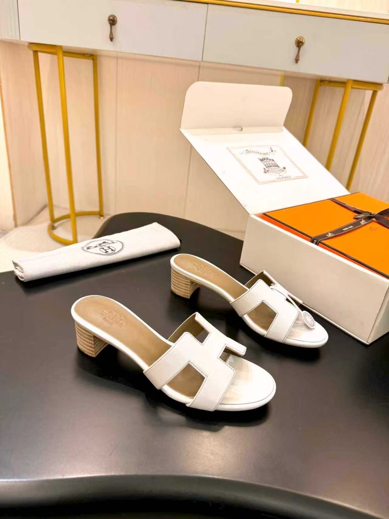 HERME5 高品質Hローヒールシューズ【50％割引+送料無料】