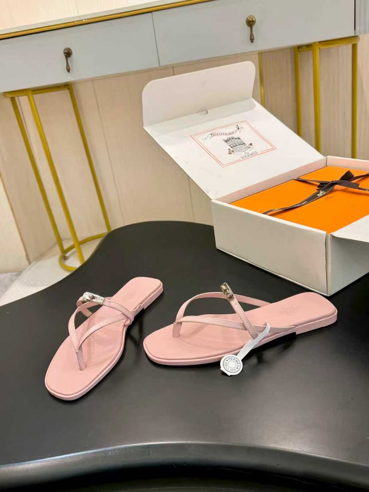 HERME5 高品質ケリーバックル フリップフロップ【50％割引+送料無料】